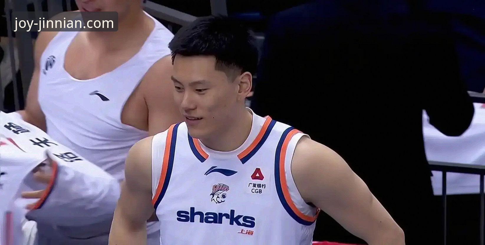 从上海男篮十二连胜，看团队篮球的胜利法则：一份创新战术解析指南